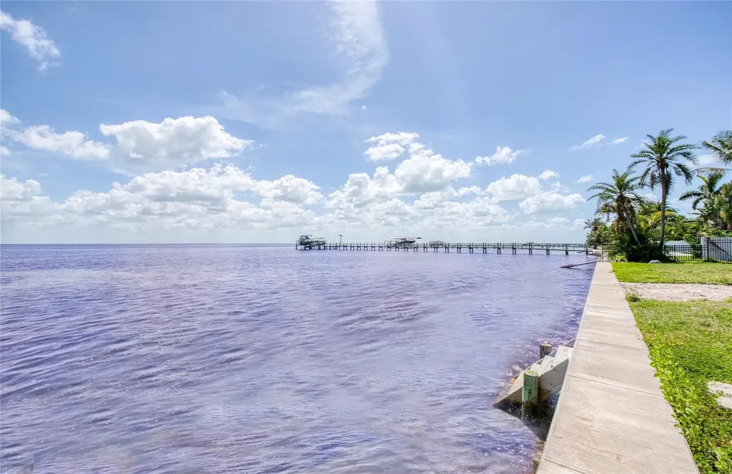 5926 Bahama Shores Drive S St Petersburg FL 33705