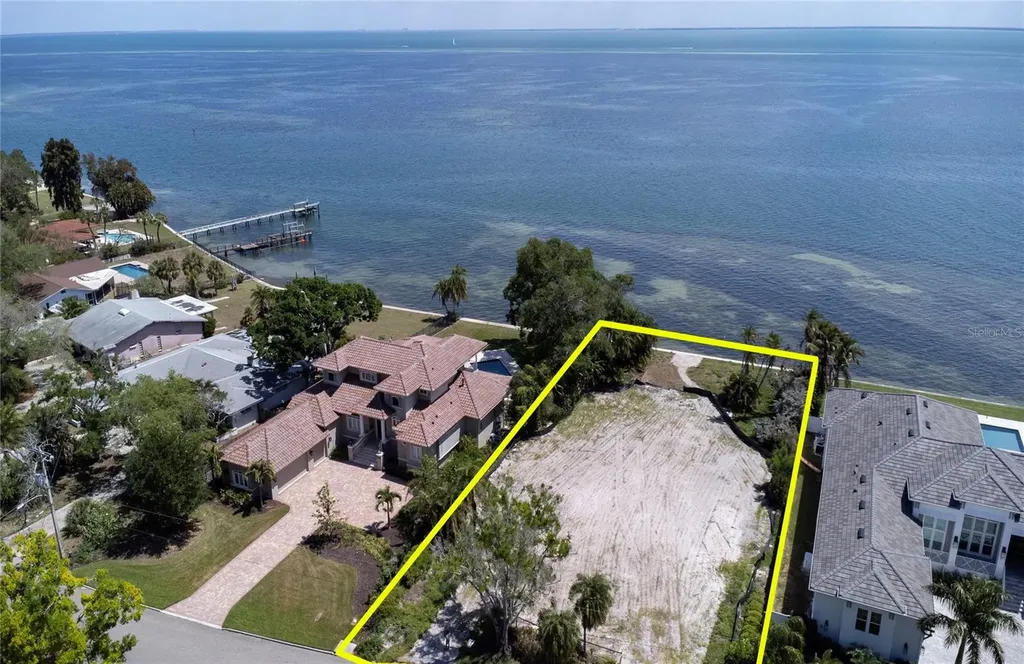 5926 Bahama Shores Drive S St Petersburg FL 33705