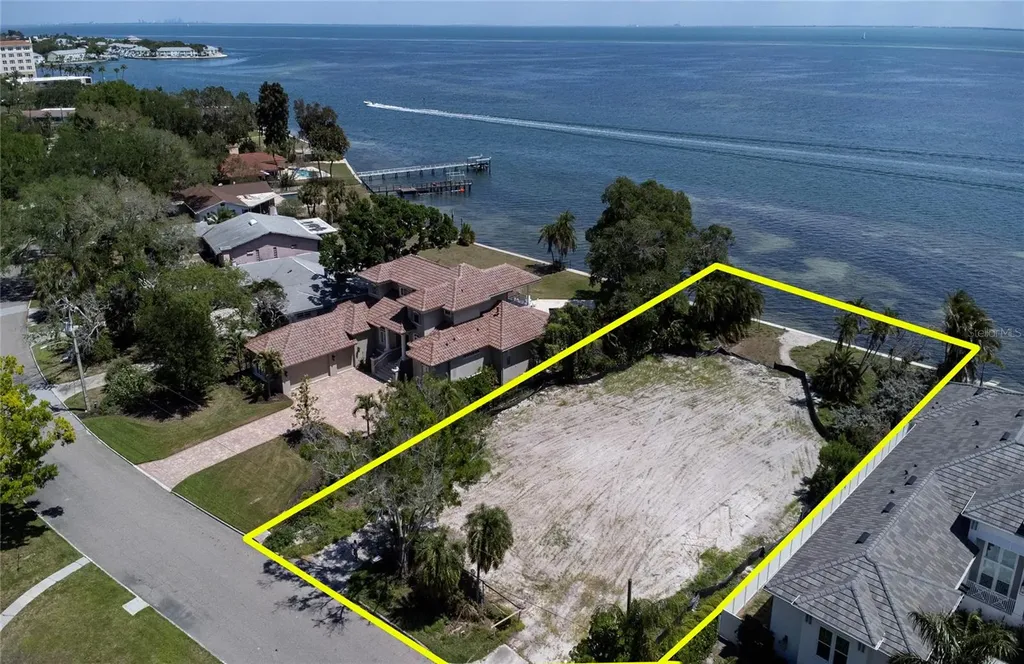 5926 Bahama Shores Drive S St Petersburg FL 33705
