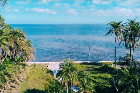 5926 Bahama Shores Drive S St Petersburg FL 33705
