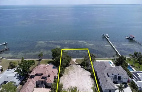 5926 Bahama Shores Drive S St Petersburg FL 33705
