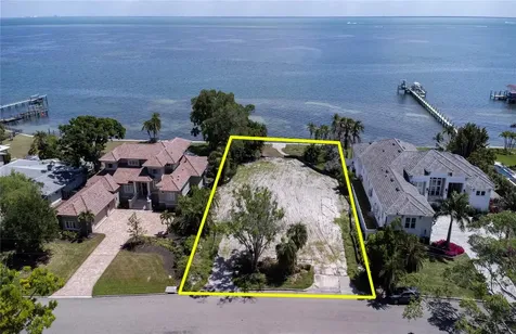 5926 Bahama Shores Drive S St Petersburg FL 33705