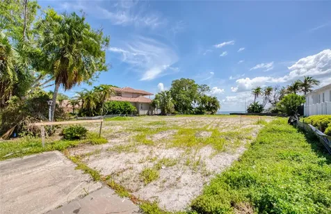 5926 Bahama Shores Drive S St Petersburg FL 33705