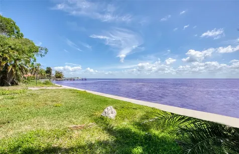 5926 Bahama Shores Drive S St Petersburg FL 33705