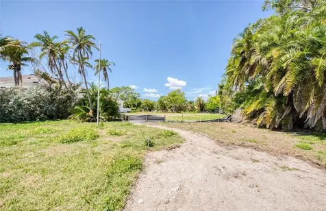 5926 Bahama Shores Drive S St Petersburg FL 33705