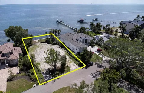 5926 Bahama Shores Drive S St Petersburg FL 33705