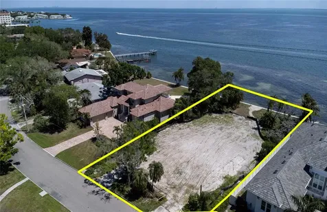 5926 Bahama Shores Drive S St Petersburg FL 33705