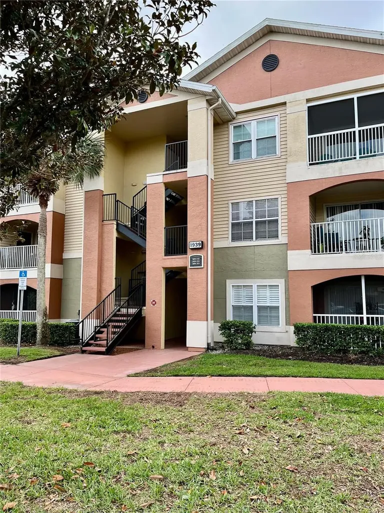 1939 Summer Club Apt Drive Oviedo FL 32765