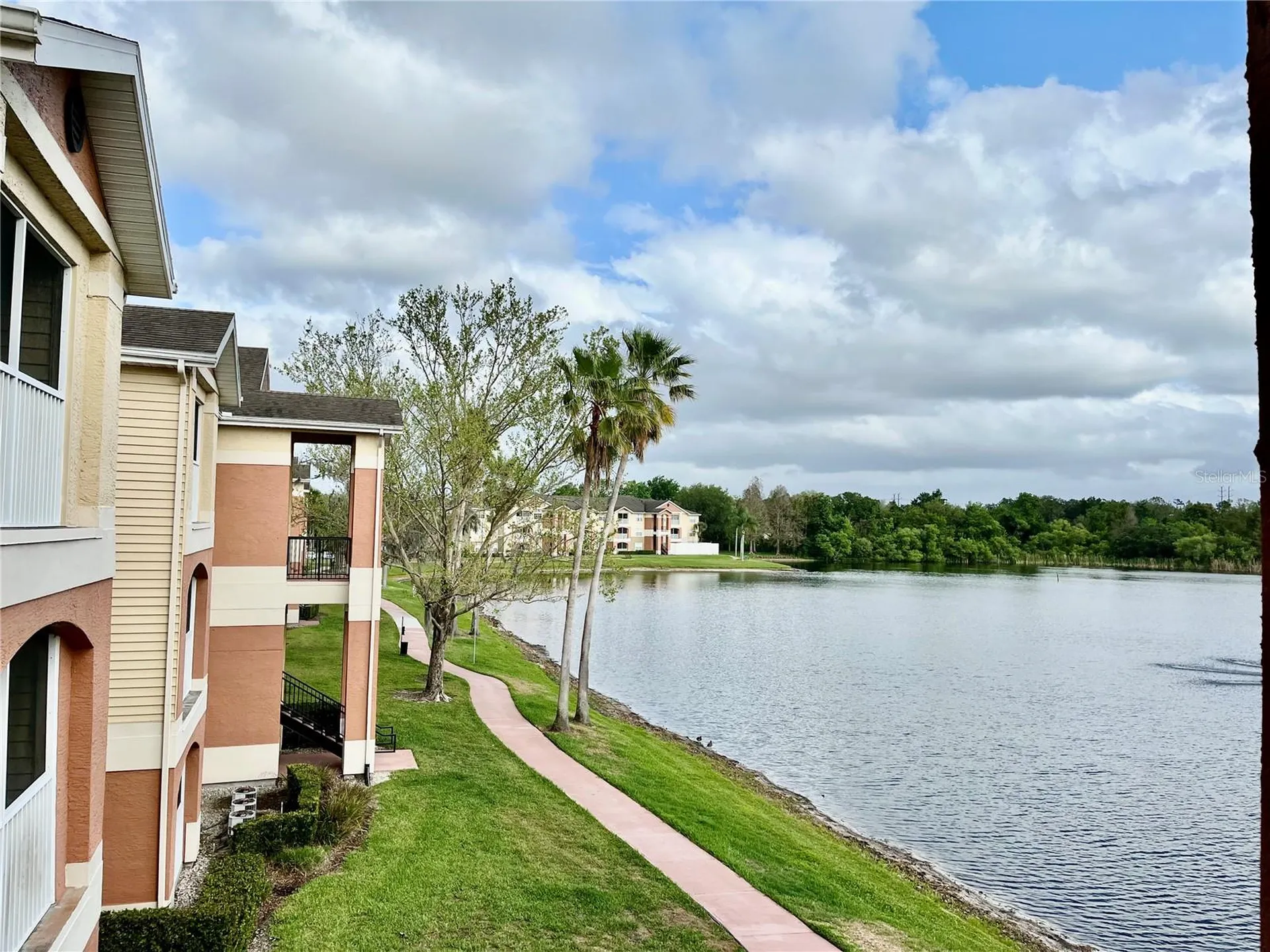 1939 Summer Club Apt Drive Oviedo FL 32765