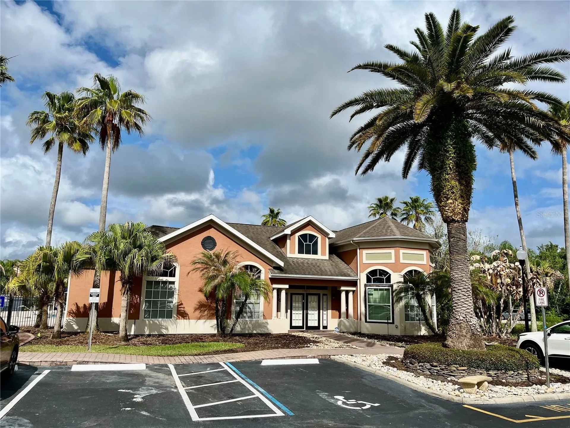 1939 Summer Club Apt Drive Oviedo FL 32765