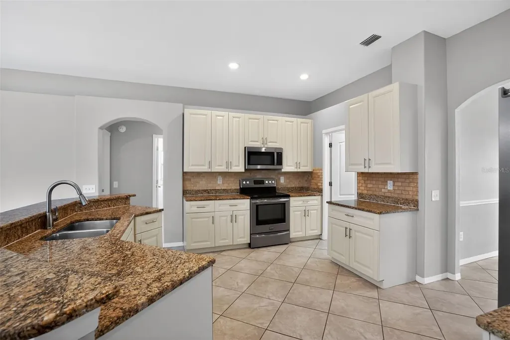 3725 Hollow Wood Drive Valrico FL 33596