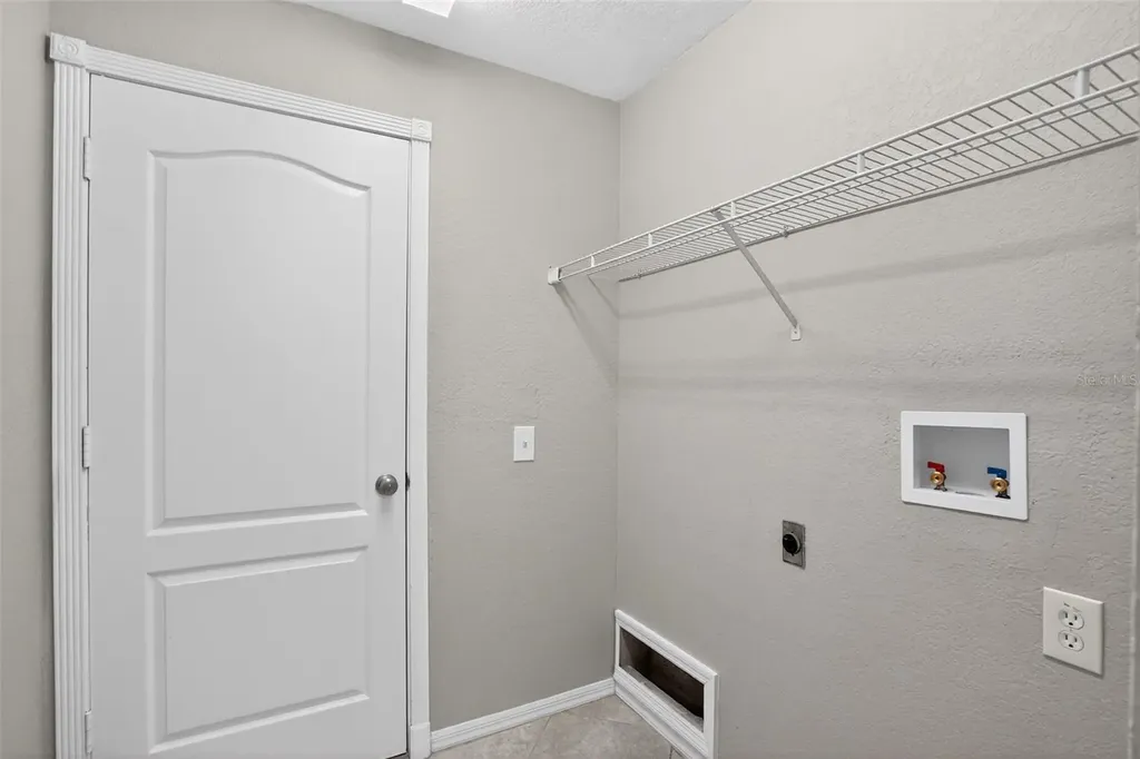 3725 Hollow Wood Drive Valrico FL 33596