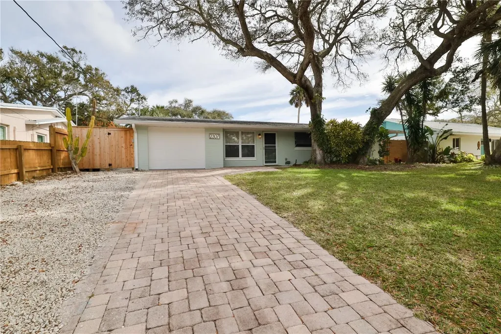 2307 Saxon Drive New Smyrna Beach FL 32169