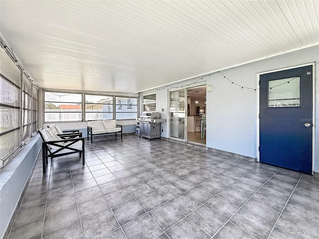2449 66th Avenue S St Petersburg FL 33712