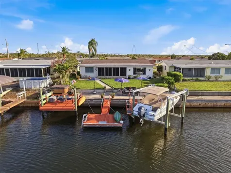 6521 Leeside Isle Hudson FL 34667