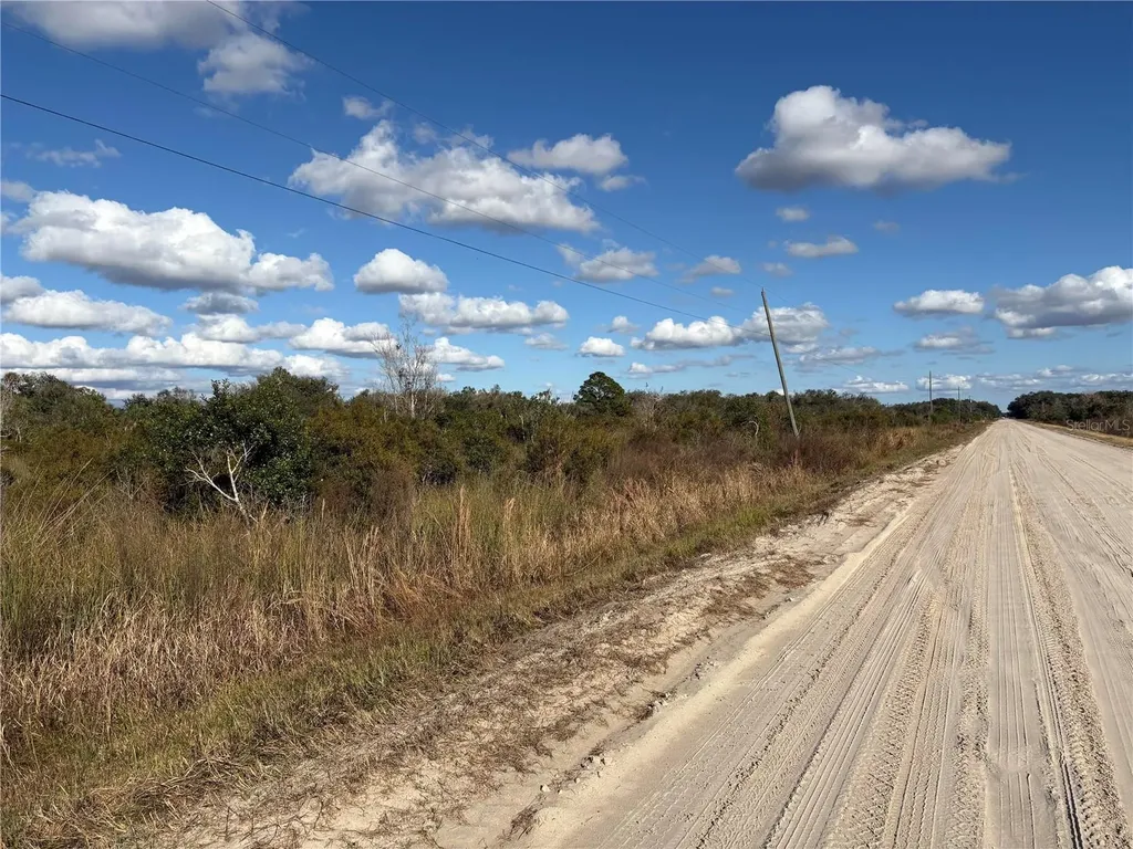 22287 NW 264th Street Okeechobee FL 34972