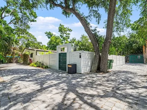 4050 Turks Cap Place Sarasota FL 34234