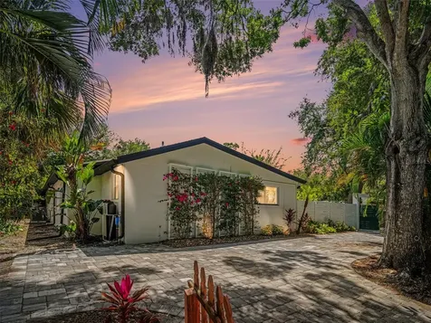 4050 Turks Cap Place Sarasota FL 34234