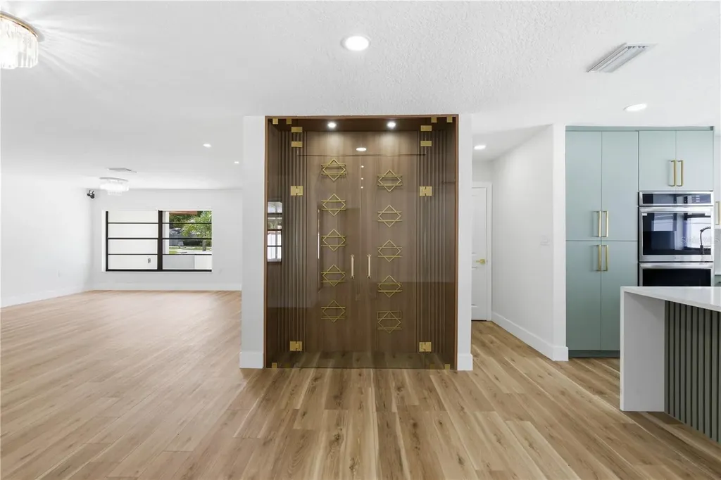 2309 Pin Oak Lane E Clearwater FL 33759
