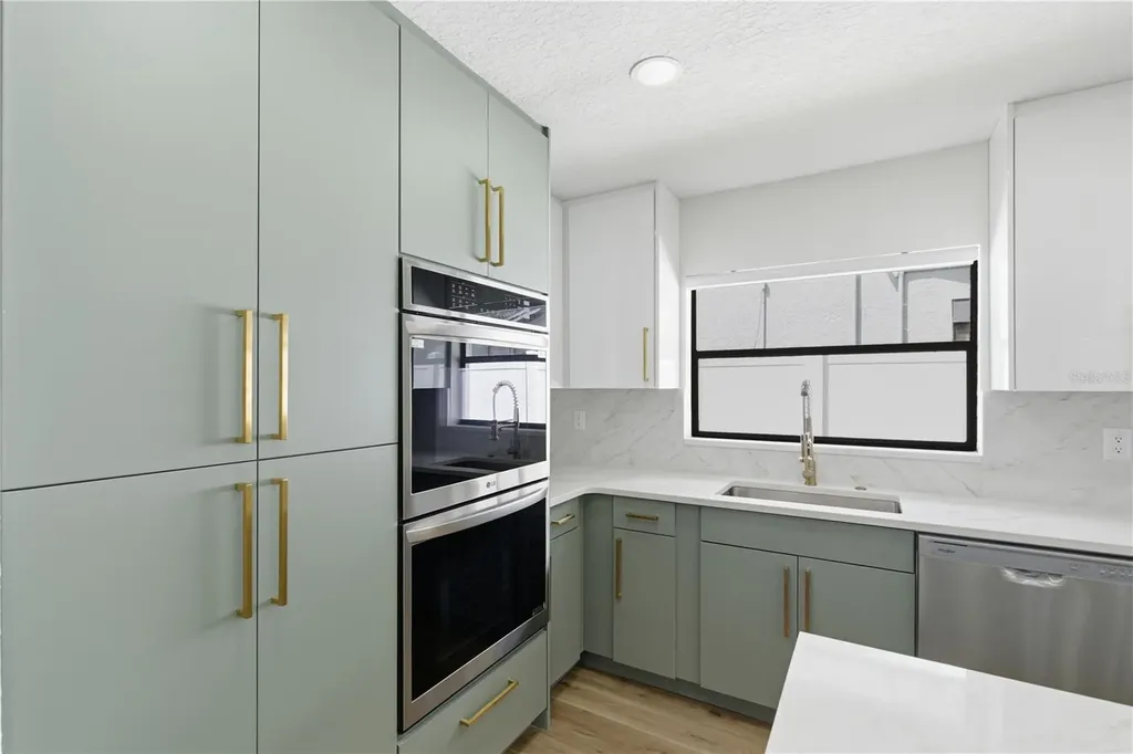 2309 Pin Oak Lane E Clearwater FL 33759