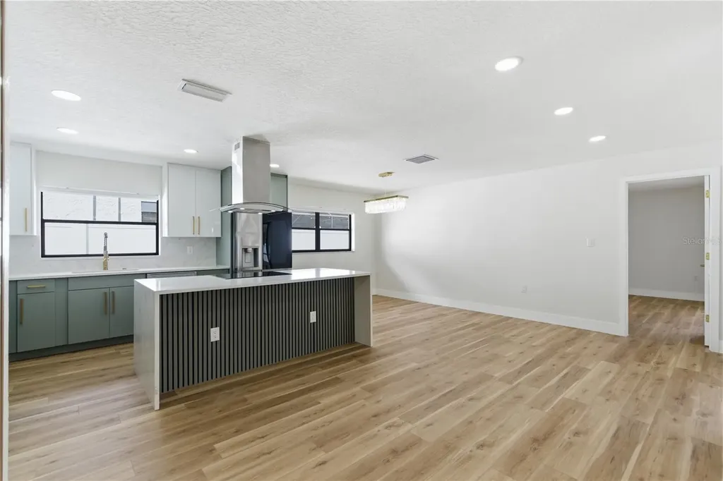 2309 Pin Oak Lane E Clearwater FL 33759