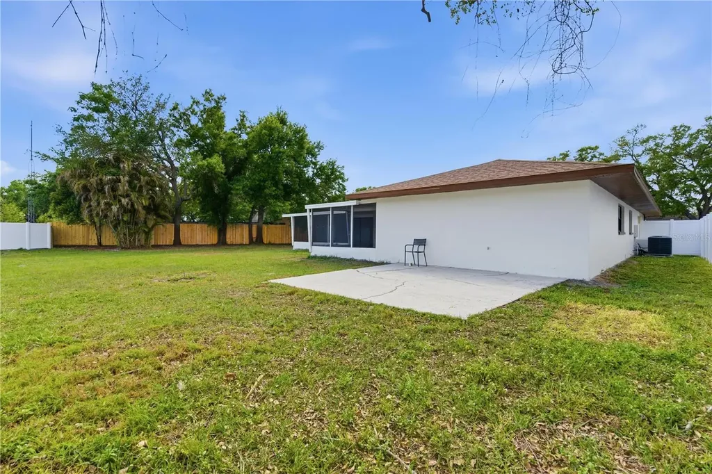 2309 Pin Oak Lane E Clearwater FL 33759