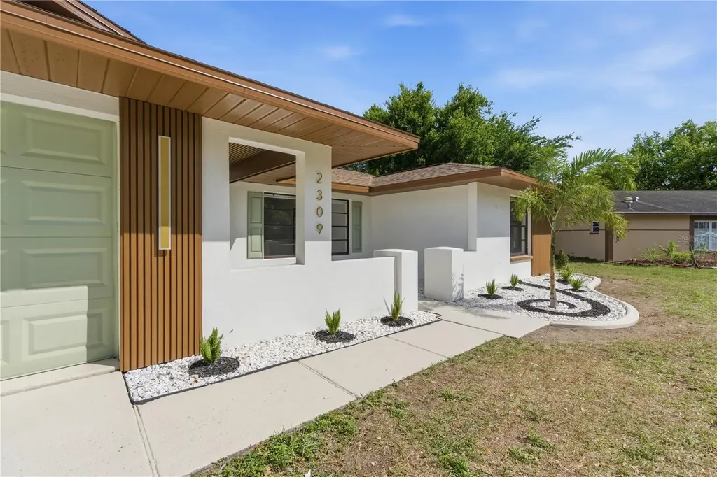 2309 Pin Oak Lane E Clearwater FL 33759