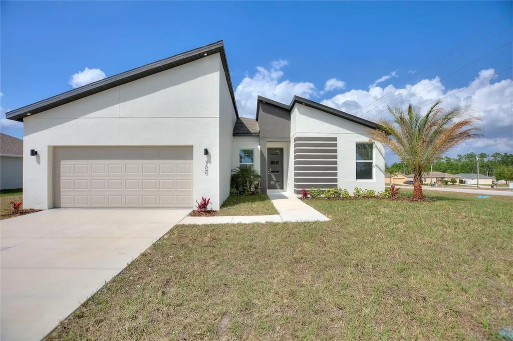 700 Desmoines Drive Kissimmee FL 34759
