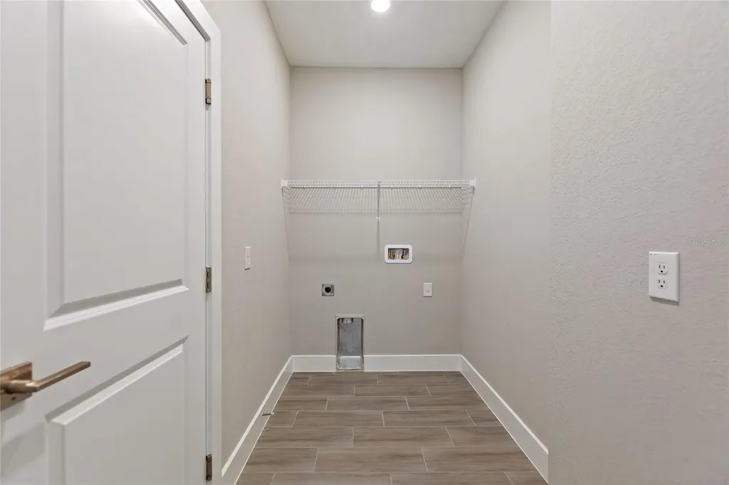 700 Desmoines Drive Kissimmee FL 34759