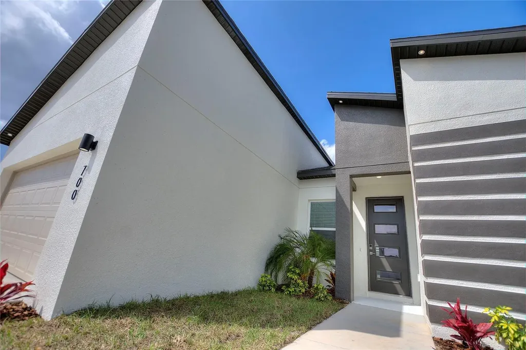 700 Desmoines Drive Kissimmee FL 34759