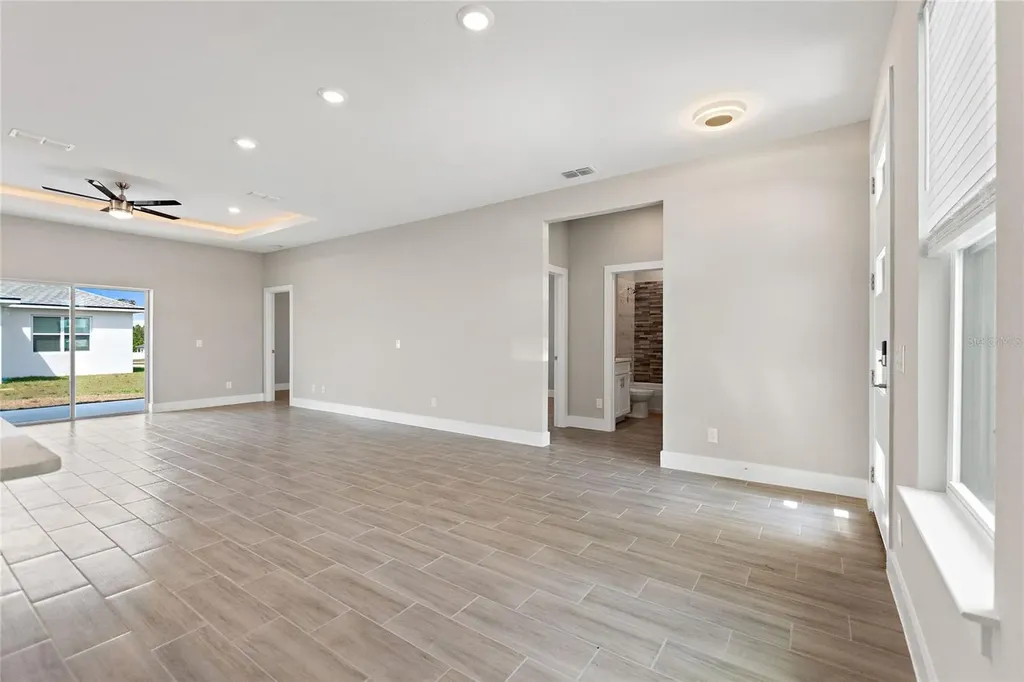 700 Desmoines Drive Kissimmee FL 34759