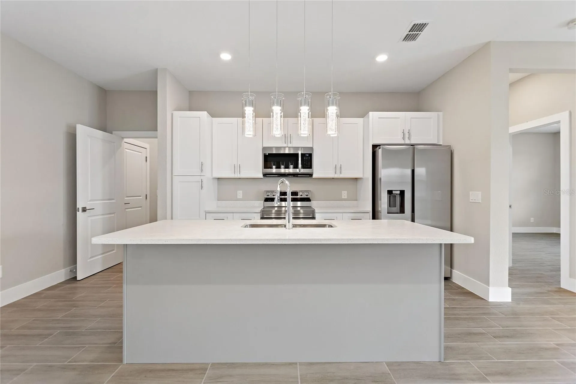 700 Desmoines Drive Kissimmee FL 34759