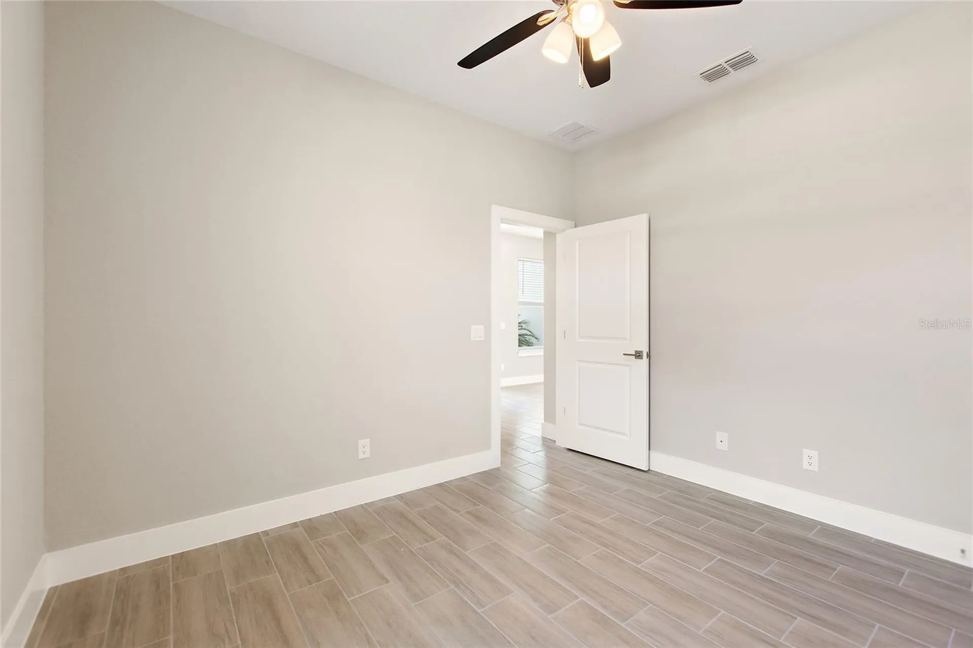 700 Desmoines Drive Kissimmee FL 34759