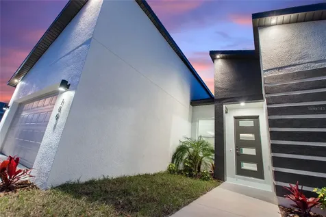 700 Desmoines Drive Kissimmee FL 34759