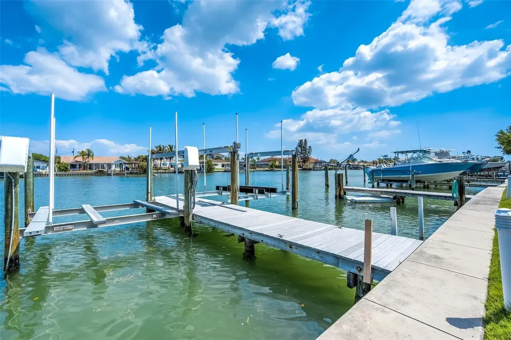325 Island Way Clearwater Beach FL 33767