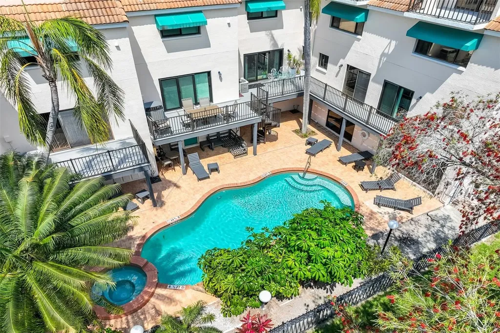 325 Island Way Clearwater Beach FL 33767
