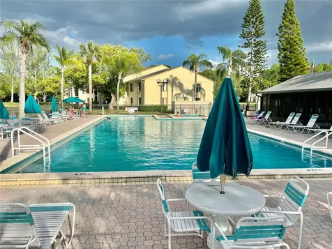 1423 Pine Glen Lane Tarpon Springs FL 34688
