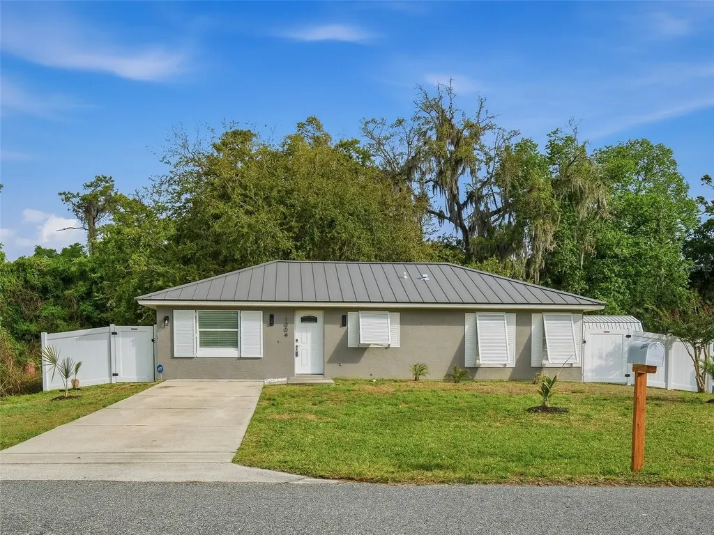 1004 W 7th Street New Smyrna Beach FL 32168