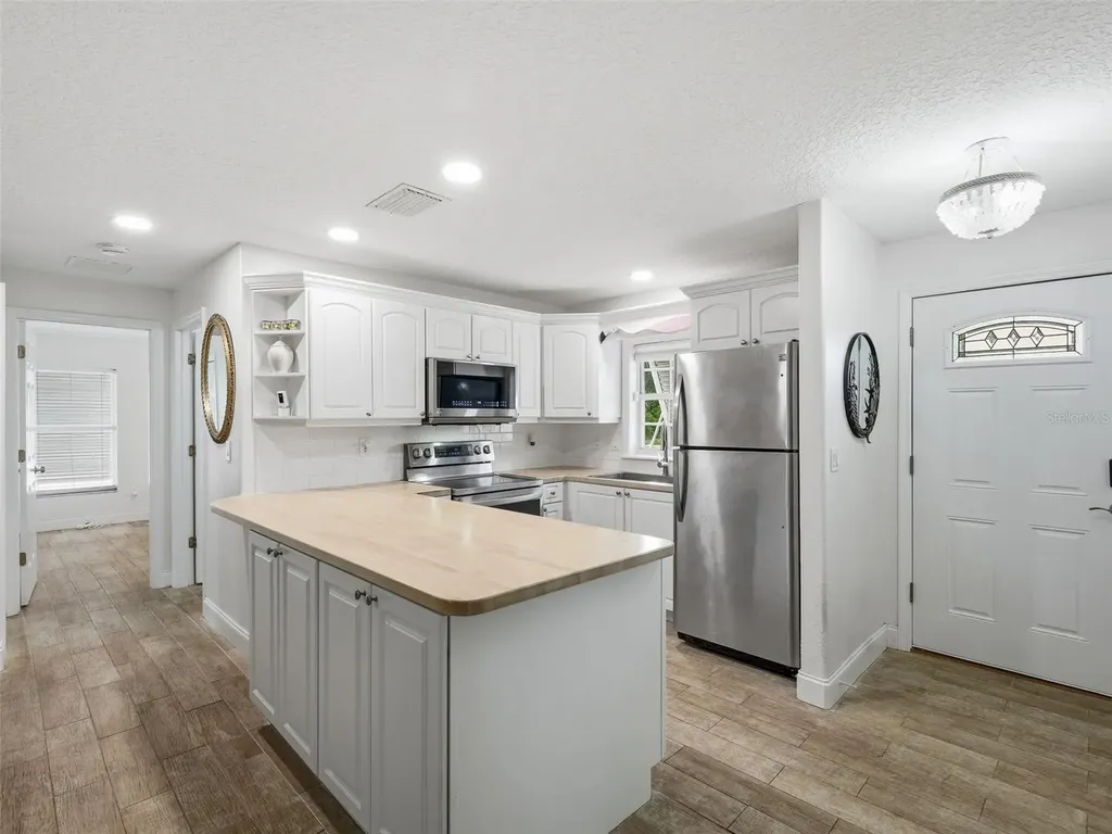 1004 W 7th Street New Smyrna Beach FL 32168