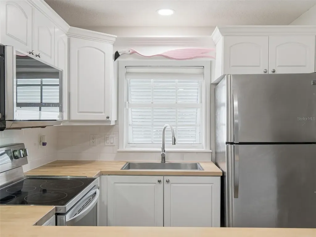 1004 W 7th Street New Smyrna Beach FL 32168