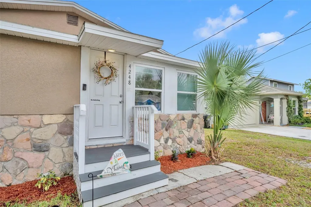 4248 Minoso Street Orlando FL 32811