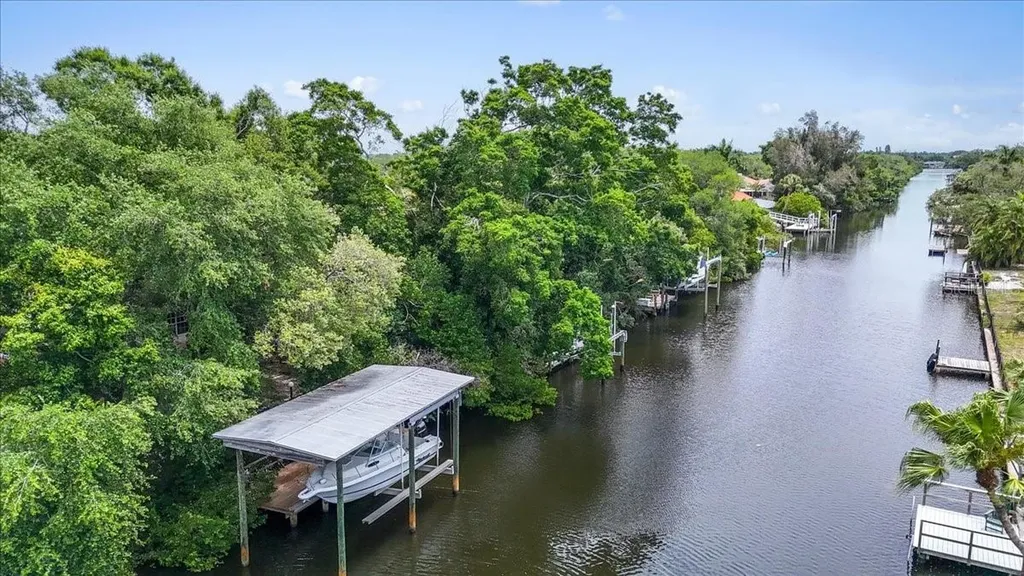 860 Sand Pine Drive NE St Petersburg FL 33703