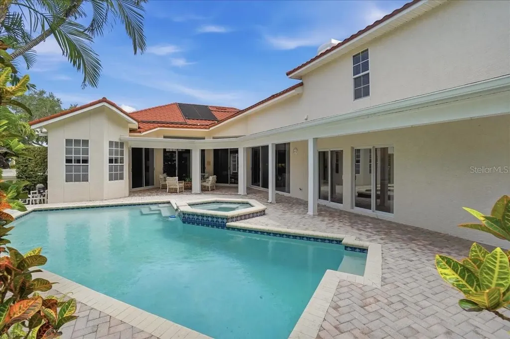 860 Sand Pine Drive NE St Petersburg FL 33703