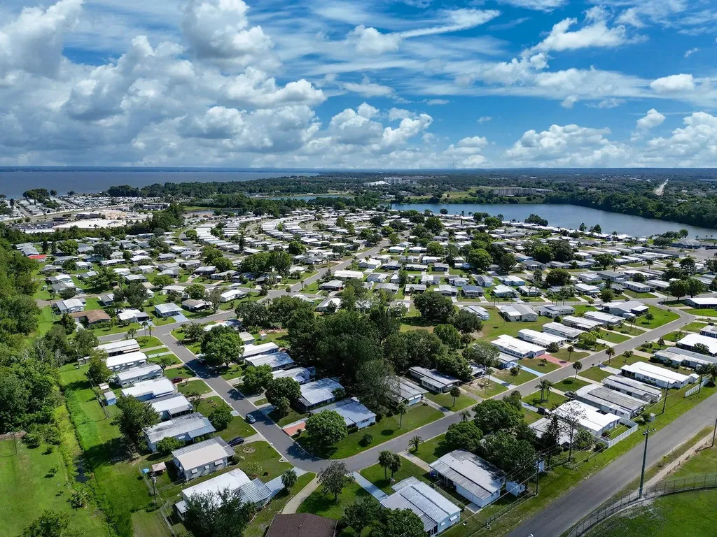1231 Elkhart Circle Tavares FL 32778