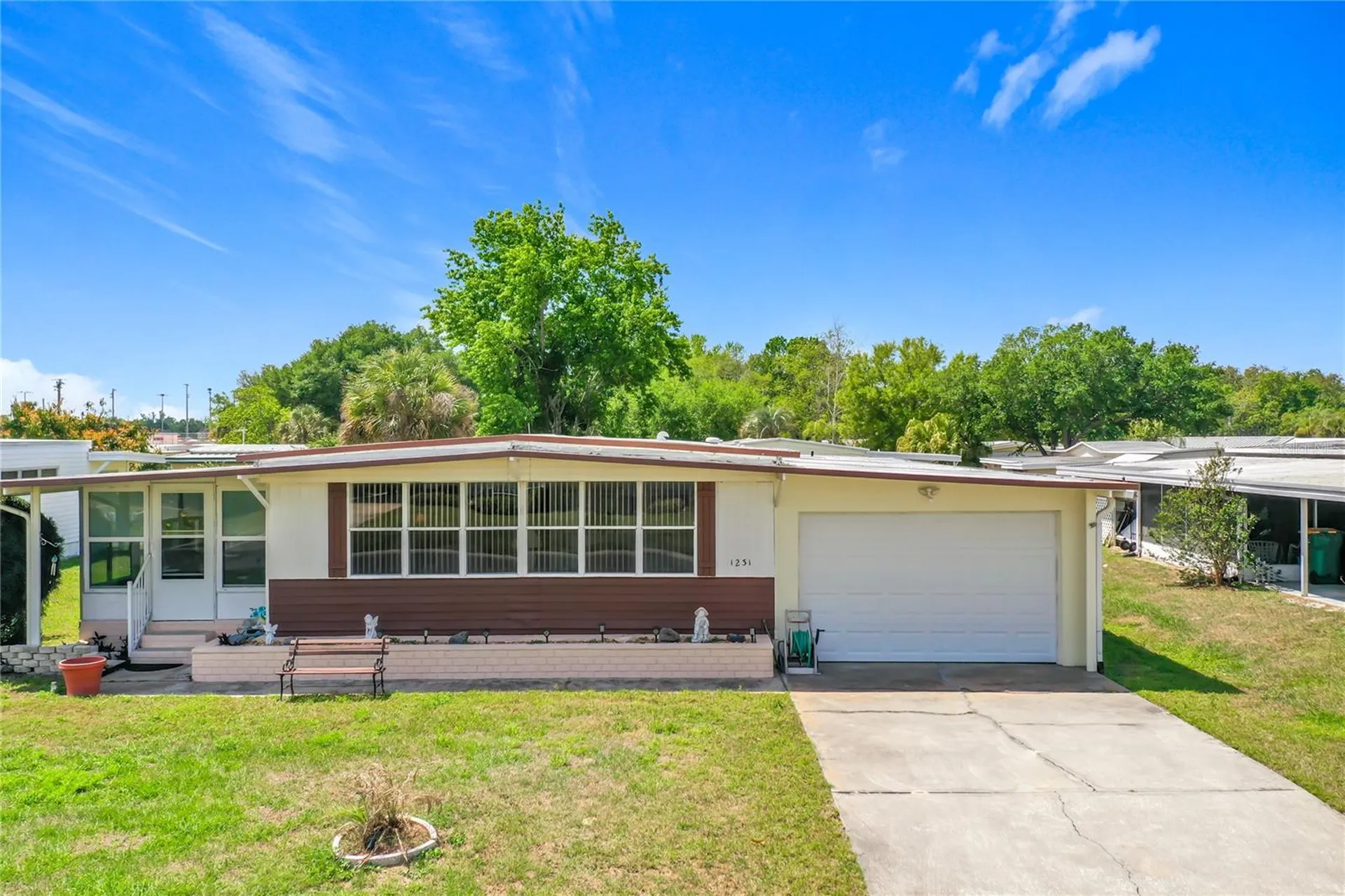 1231 Elkhart Circle Tavares FL 32778