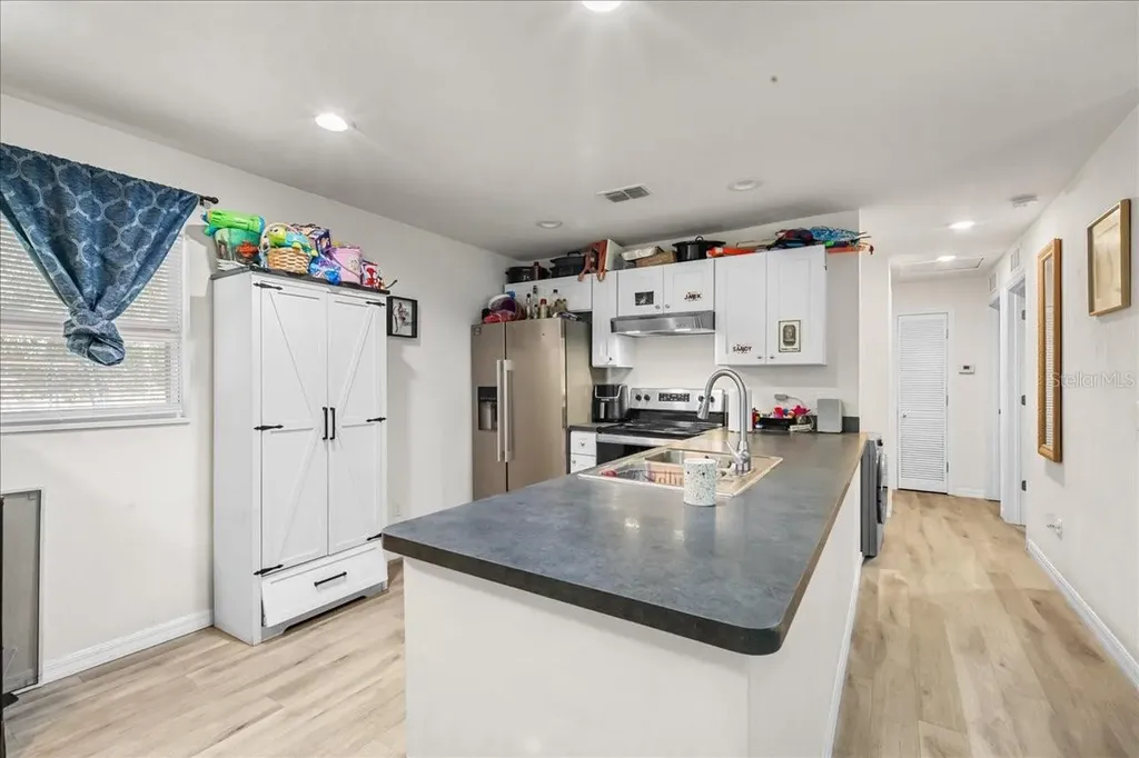 517 E Main Street Bronson FL 32621