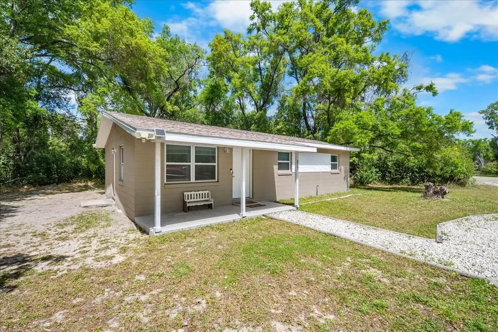 517 E Main Street Bronson FL 32621