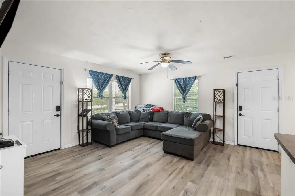 517 E Main Street Bronson FL 32621