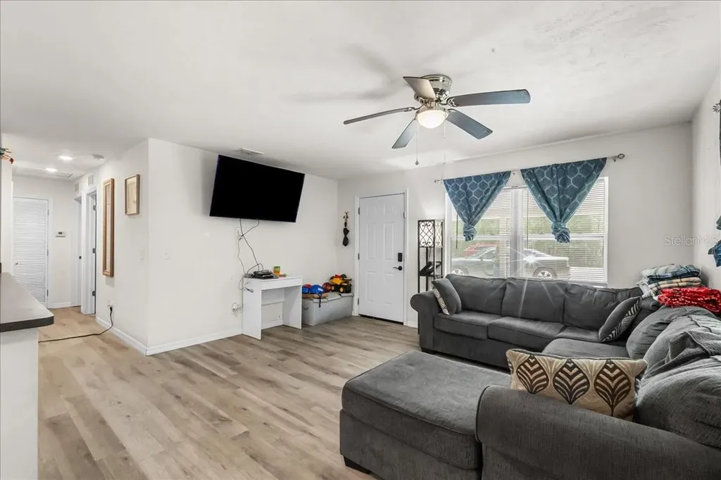 517 E Main Street Bronson FL 32621