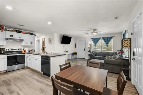 517 E Main Street Bronson FL 32621